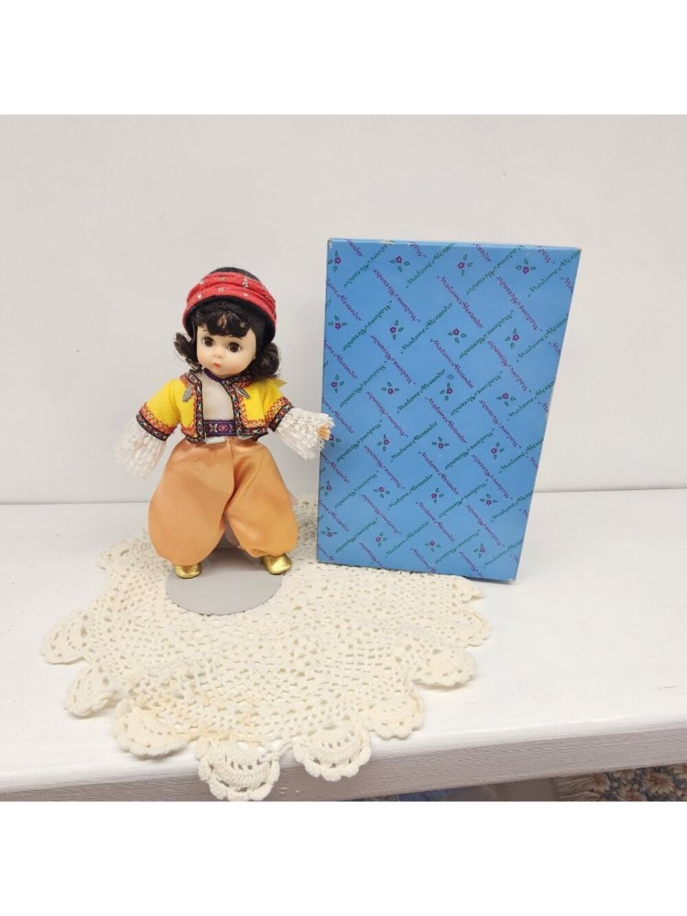 MADAME ALEXANDER MINIATURE SHOWCASE ANATOLIA 8" DOLL # 524 With Hand tag and Box